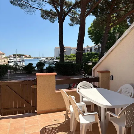 En Rdc Avec Grandre Terrasse Sur La Marina *