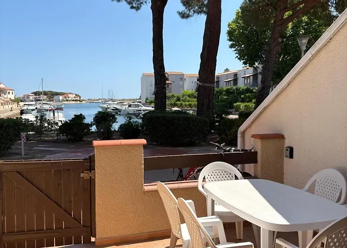 En Rdc Avec Grandre Terrasse Sur La Marina *